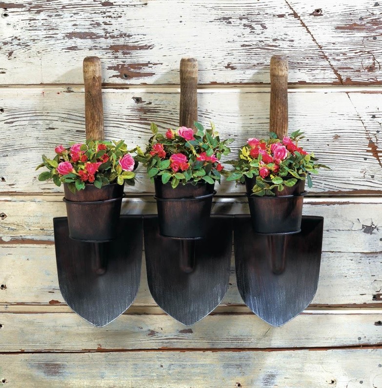 3 SHOVELS WALL PLANTERS