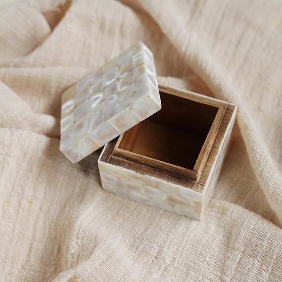 Egg White Shell Jewelry Holder