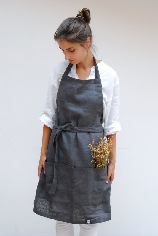 Linen kitchen apron with pockets
