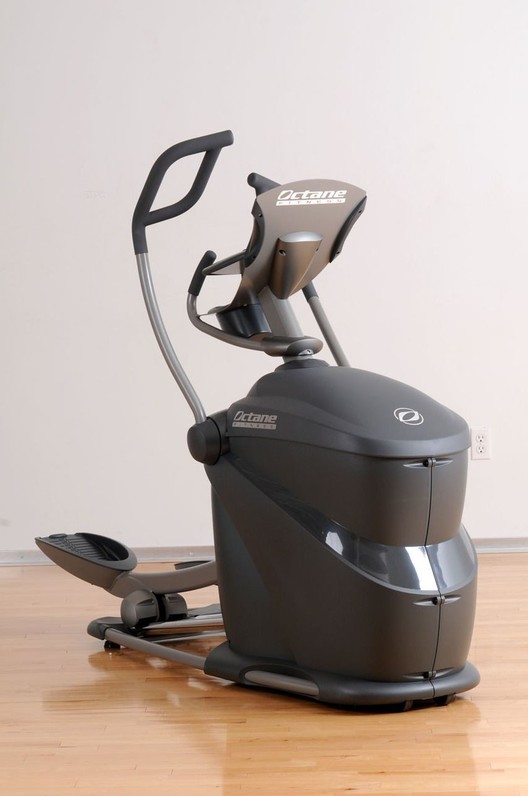 Octane Fitness Pro 370 Club Elliptical Cross Trainer