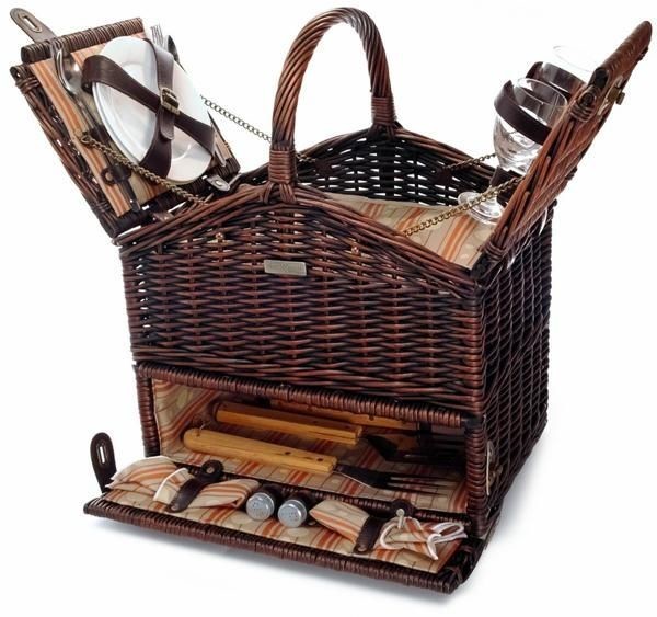Picnic & Beyond Classique Elite Picnic Basket