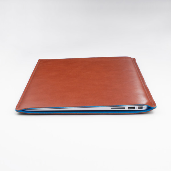 Smooth MacBook sleeve