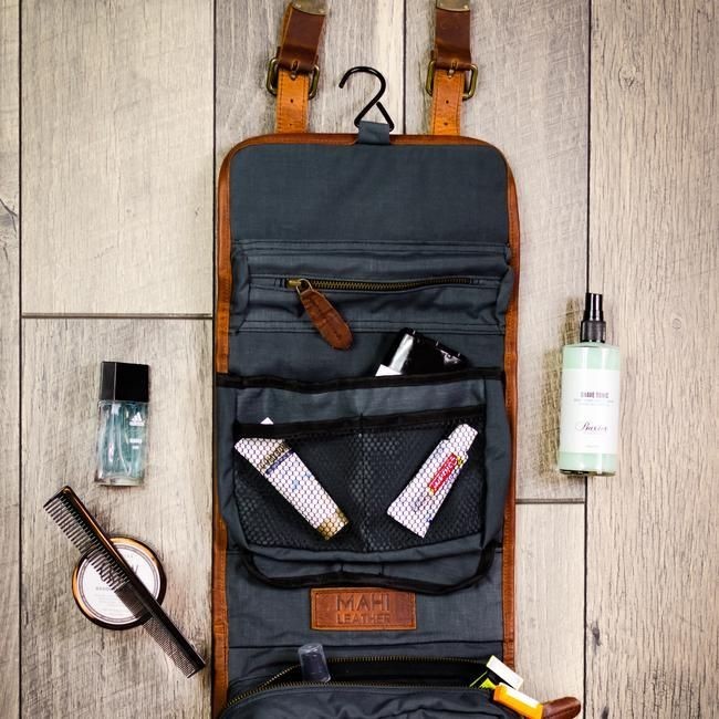 The Harvard Hanging Wash Bag