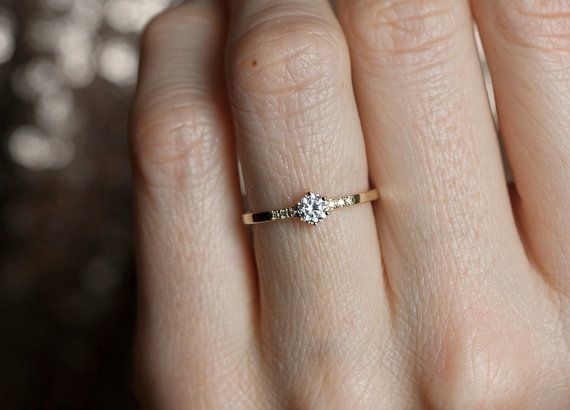 Yellow gold Round Diamond Engagement Ring